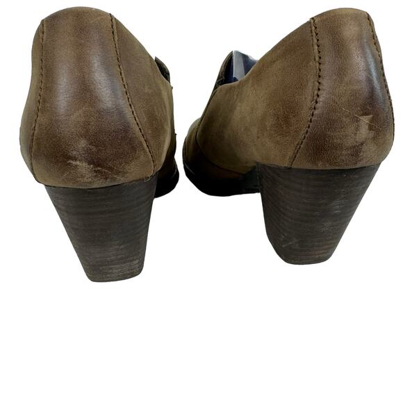 Born Gertrude Distressed Brown Leather Pull On Block Heel Booties Women's Sz 10 - Picture 4 of 12